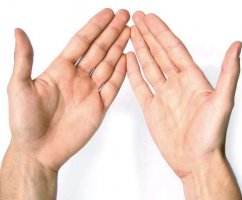 Причины появления неприятного запаха от рук