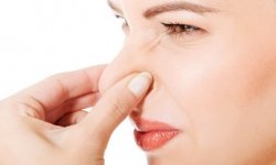 Почему появился неприятный запах из пупка и стоит ли обратиться к врачу?